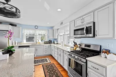 92 Marion Rd #UPPER, Scituate, MA 02066 - Photo 2
