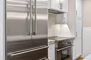 551 E 7th St, Boston, MA 02127 - Photo 4