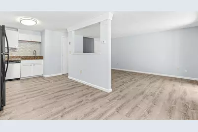 14 Centercrest Dr #14, Tyngsborough, MA 01879 - Photo 8