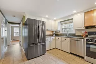 321 Cambridge St, Burlington, MA 01803 - Photo 4