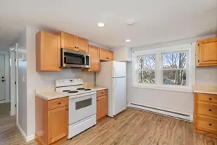 129 Friend St, Amesbury, MA 01913 - Photo 4