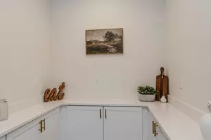 104 Lincoln St, Holyoke, MA 01040 - Photo 6