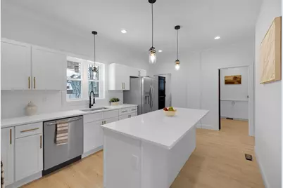 104 Lincoln St, Holyoke, MA 01040 - Photo 2