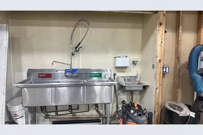 330 William St, Fall River, MA 02721 - Photo 16