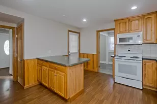 28 Miller St, Ludlow, MA 01056 - Photo 4