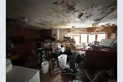 158 Pleasant St, Holyoke, MA 01040 - Photo 16