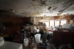 158 Pleasant St, Holyoke, MA 01040 - Photo 16