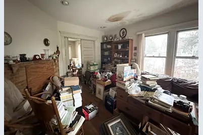 158 Pleasant St, Holyoke, MA 01040 - Photo 6