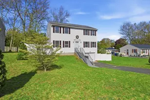 22 Pheasant Dr, Springfield, MA 01119 - Photo 1