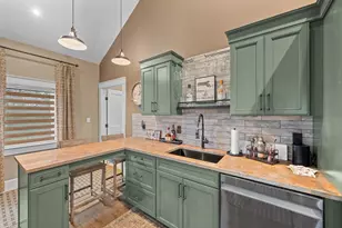 7 Nipmuck Dr, Webster, MA 01570 - Photo 10