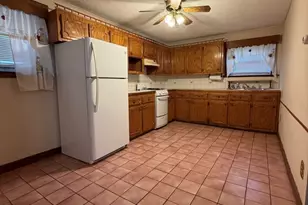 68 Cross St, Fall River, MA 02723 - Photo 2