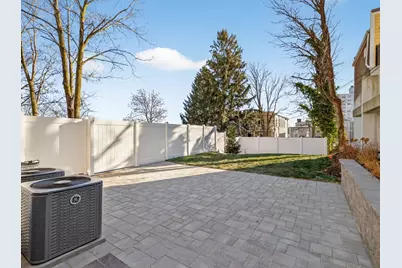 427 E 6th St #1, Boston, MA 02127 - Photo 22