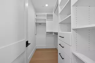 427 E 6th St, Boston, MA 02127 - Photo 14