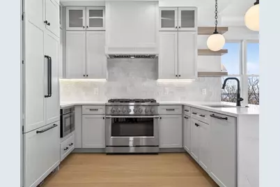 427 E 6th St #3, Boston, MA 02127 - Photo 2