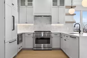 427 E 6th St, Boston, MA 02127 - Photo 2