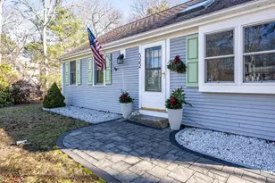 522 Lincoln Rd Ext, Barnstable, MA 02601 - Photo 2