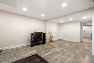 27 Woodland Park Dr, Haverhill, MA 01830 - Photo 6
