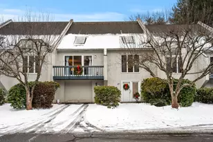 27 Woodland Park Dr, Haverhill, MA 01830 - Photo 2