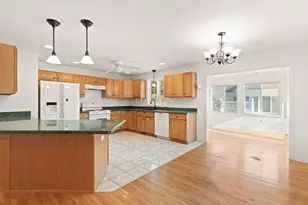 35 Preston Pl, Easton, MA 02356 - Photo 8