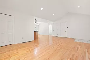 35 Preston Pl, Easton, MA 02356 - Photo 4