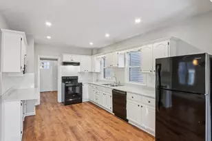 18 Edith St, Everett, MA 02149 - Photo 2