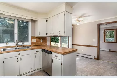 184 Cambridge Cir, Longmeadow, MA 01106 - Photo 6