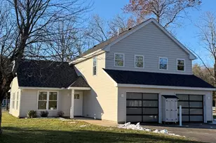 32 Barracks Rd, Hudson, MA 01749 - Photo 2