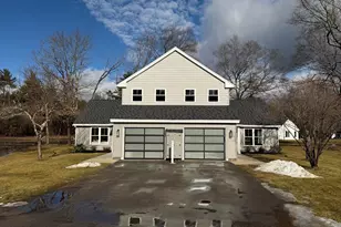 32 Barracks Rd, Hudson, MA 01749 - Photo 2