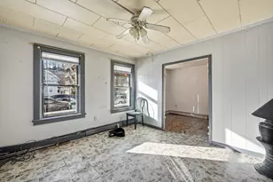 26 Vernon St, Holyoke, MA 01040 - Photo 8