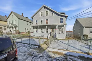 26 Vernon St, Holyoke, MA 01040 - Photo 2