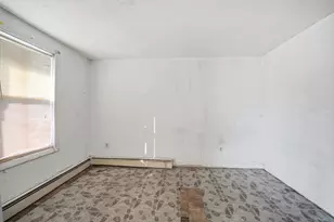 26 Vernon St, Holyoke, MA 01040 - Photo 10