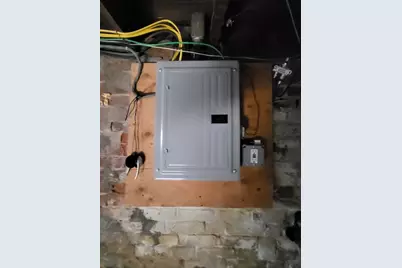 33 Lansing Pl, Springfield, MA 01108 - Photo 10