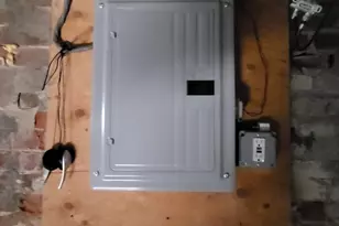 33 Lansing Pl, Springfield, MA 01108 - Photo 10