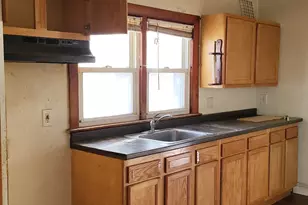 33 Lansing Pl, Springfield, MA 01108 - Photo 4