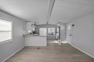 548 Kenyon Ave, Attleboro, MA 02703 - Photo 6