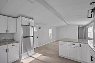 548 Kenyon Ave, Attleboro, MA 02703 - Photo 4