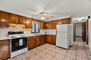 22 Westchester Dr, Lawrence, MA 01843 - Photo 4