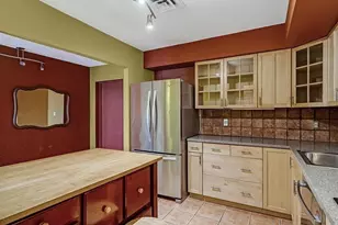 405 Langley Rd, Newton, MA 02459 - Photo 4