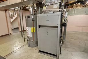 202 Florence St, Leominster, MA 01453 - Photo 36