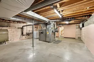 202 Florence St, Leominster, MA 01453 - Photo 32