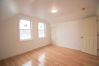 54 Willow St, Lowell, MA 01852 - Photo 10