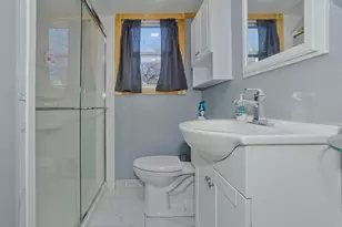 10 View St, Holyoke, MA 01040 - Photo 24