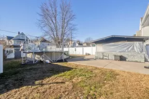 10 View St, Holyoke, MA 01040 - Photo 6