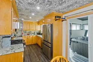 10 View St, Holyoke, MA 01040 - Photo 30