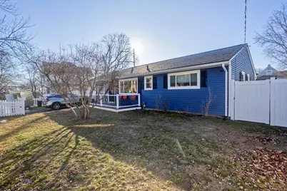 10 View St, Holyoke, MA 01040 - Photo 2