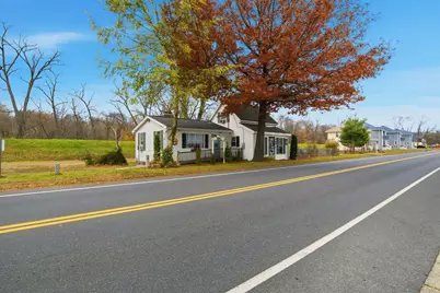 148 River St, West Springfield, MA 01089 - Photo 2