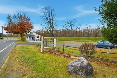 148 River St, West Springfield, MA 01089 - Photo 4