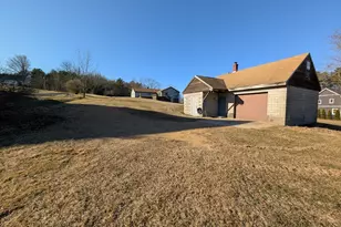 7 King Rd, Charlton, MA 01507 - Photo 2