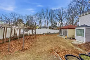 16 Floyd St, Woburn, MA 01801 - Photo 24