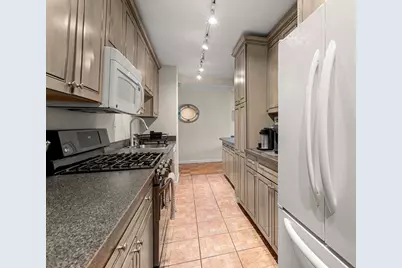 2 Hawthorne #17M, Boston, MA 02114 - Photo 14